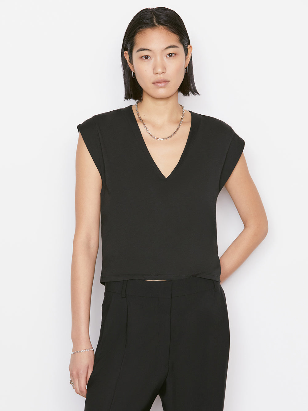 Primary image for Le High Rise V Neck Tee -- Noir