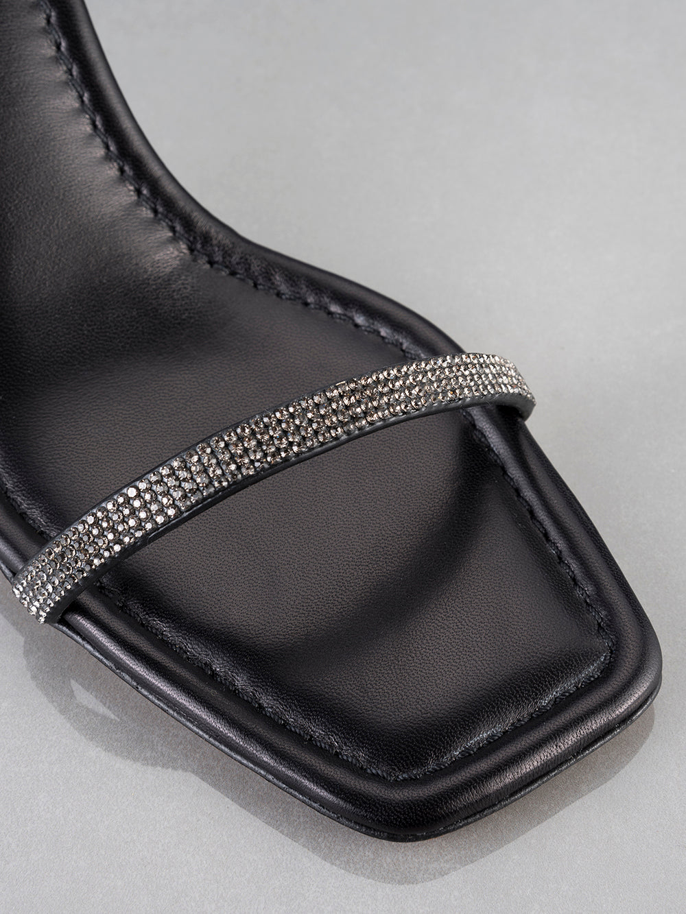 Secondary image for Le Ozzie Lace Up Sandal -- Noir/Silver